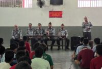 Kalapas Narkotika Kelas IIA Pamekasan Didampingi Pejabat Struktural berikan pengarahan awal tahun 2024 kepada Warga Binaan Pemasyarakatan