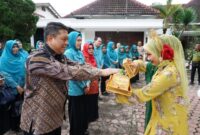 PJ. Wali Kota Tebing Tinggi Dampingi PJ. Ketua TP PKK Provsu Kunjungan Ke Pos Yandu Dan Gerak Tanam Cabai 