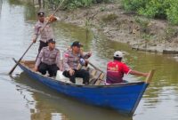 Gunakan sampan ke hulu sungai Desa terpencil, Jajaran Polsek Rupat Utara sosialisasikan Pemilu Damai 2024