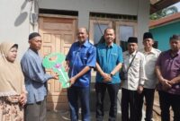 Syah Afandin Serahkan Kunci Bedah Rumah Baznas ke Warga Gebang