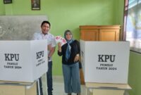 Mencoblos di TPS 04 Desa Dusun Mudo, Wabup Himbau Masyarakat Tidak Golput