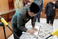 Bupati Lantik H. Dahlan, S.Sos., MM Sebagai Pj. Sekda Tanjabbar 
