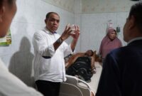 Pj. Bupati Langkat Faisal Hasrimy Menyempatkan Waktu, Menjenguk Staf Dinas Kominfo yang Terkena Serangan Jantung.