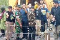 Sandiaga Uno Apresiasi Ekowisata Mangrove Pakal Babu, Siap Bantu Akses Jalan 