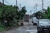 Parah Jalan Provinsi Kecamatan Jarai Area Rusak Parah ” Masyarakat Berharap Pemerintah Dapat Segera Memperbaiki