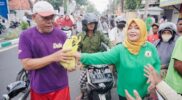 Di Depan Rumah Dinas, Lapas Kelas IIA Pamekasan Beserta Paguyuban Ibu Ibu Pemasyarakatan ( PIPAS) Bagi Bagi Takjil 