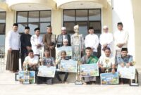 Usai Sholat Ied, Bupati Tanjabbar Serahkan Hadiah Festival Arakan Sahur 
