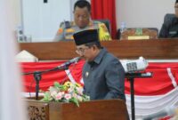 Bupati Tanjabbar Ikuti Rapat Paripurna, Bacakan Tanggapan Terhadap Pandangan Fraksi-Fraksi 