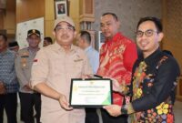 Bupati Tanjabbar Buka Sosialisasi Ketenagakerjaan dan Talk Show Peringatan Hari Buruh International 