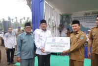 Hadiri Halal Bihalal di Kecamatan Bram Itam, Bupati Akan Menaikan Gaji Aparat Desa.
