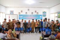 Bupati Tanjabbar Berikan Sentuhan Kasih di Tiga Kecamatan