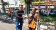 Jum’at Berkah AMI Bagikan Ratusan Sarung Gratis Untuk Umat Muslim 