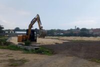 Pelaksanaan Proyek Lapangan Sepakbola Sampang Dikhawatirkan Tak Tepat Waktu, Pekerjaan Baru Dimulai
