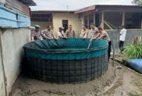 Kapolsek Hinai Dukung Ketahanan Pangan dengan Budidaya Ikan Lele