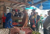 Kapolres Langkat, Pj Bupati, dan Dandim 0203 Sidak Pasar untuk Pastikan Ketersediaan Sembako Jelang Natal dan Tahun Baru