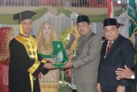 Bupati Tanjab Barat Hadiri Wisuda IAI An-Nadwah, Dorong Lulusan Berdaya Saing Global