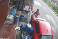 Kecelakaan di Jalan Ring Road Gedangan Sidoarjo, Pengendara Motor Asal Madura Tertabrak Mobil Nissan