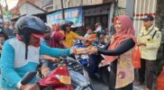 Ramadan Ceria, Diskopindag Sampang Berbagi Takjil dengan Penuh Kasih