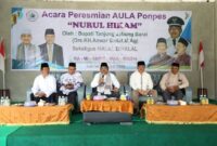 Bupati Tanjab Barat Resmikan Aula Baru Ponpes Nurul Hikam, Salurkan Bantuan untuk Masjid Lewat Program Berkah Madani