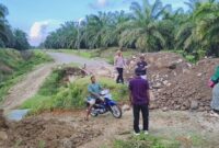 Akses Vital Terputus! Polsek Bahorok Bergerak Cepat Pastikan Perbaikan Jalan Amblas di Bukit Lawang