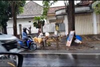 Keberadaan PKL di Jalan Slamet Riadi, Sumenep Mengganggu Pengendara