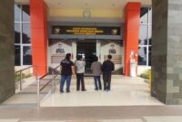Desak Kasus Dugaan Korupsi Kades Segera Dituntaskan,Warga Gadingwatu Serahkan Petisi ke Polres Gresik