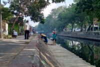 Warga RT 004 Pabian Gelar Aksi Bersih-Bersih Sungai, Untuk Sambut HUT Kemerdekaan RI 2025