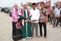 Bupati Anwar Sadat Sambut Haru Kepulangan Jamaah Haji Kloter 19 Tanjab Barat