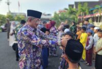 Bupati dan Ketua TP PKK Tanjab Barat Tinjau Sunatan Massal Serentak: Wujud Kepedulian di Momen HUT RI dan Hari Jadi Daerah