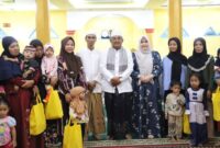 Safari Subuh di Masjid Al Muttaqin, Bupati Tanjab Barat Salurkan Bantuan dan Santunan untuk Masyarakat
