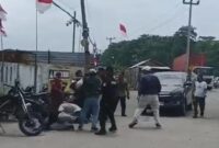 Wartawan dan Staf Menteri LH Dikroyok Oknum di PT Genesis
