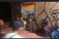 Bhabinkamtibmas Polsek Besitang Jalin Dialog dan Cek Pos Kamling di Desa Bukit Mas
