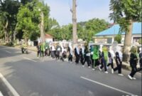 Satlantas Polres Langkat Melaksanakan Pengawalan dan Pengaturan Giat Gerak Jalan Dalam Rangka ospek Mahasiswa baru Akper pal