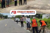 Akp Hardi, S.H.Turun Langsung Untuk Memantu Proses Perbaikan Jalan Berlubang di Aceh Timur