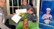 Polantas Menyapa: Polisi Antar BPKB Langsung ke Rumah, Warga Bangkalan Tersenyum Terharu