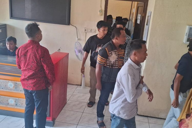 Kecewa Tak Ditemui Kadinkes, Keluarga Pasien Meninggal di Puskesmas Bluto Walk Out Audiensi