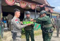 HUT ke-80 Brimob Jadi Momentum Kebersamaan: Satgas Yonif 700/Wyc Lakukan Anjangsana ke Apkam Satgas Damai Cartenz di Ilaga