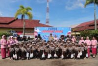 Kapolres Ketapang Bersama Ketua Bhayangkari Terima Kunjungan Murid TK Bhayangkari ke Polres Ketapang dalam Rangka Kegiatan Polisi Sahabat Anak