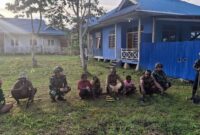 Lahan Pangan Satgas Yonif 521/DY Bantu Warga Ubah Lahan Kosong Jadi Sumber Pangan Bersama di Kobakma