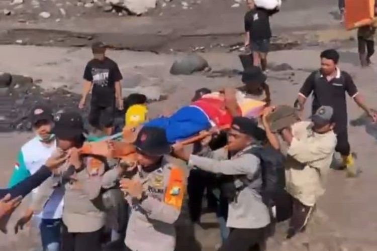 Polri Terus Evakuasi Warga dan Mengamankan Harta Benda di Candipuro: Bergerak Cepat Selamatkan Masyarakat