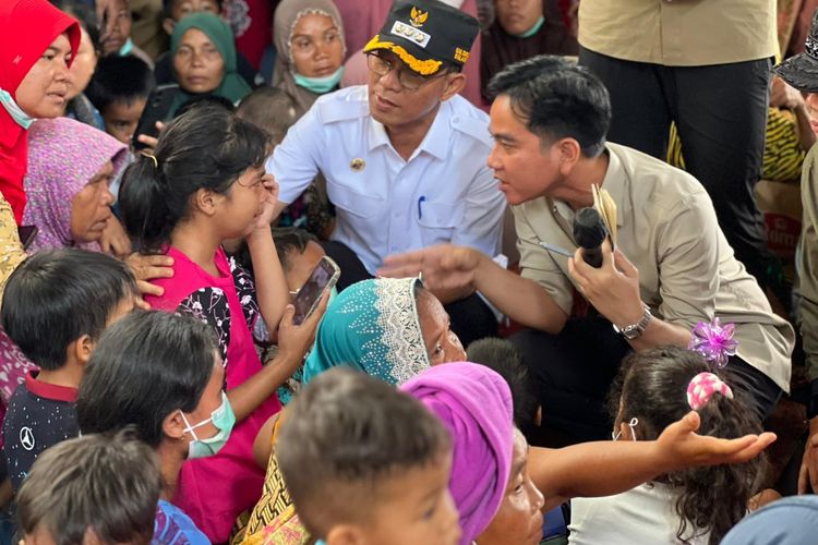 Wakil Presiden Republik Indonesia (Wapres RI) Gibran Rakabuming Raka Tinjau Korban Bencana di Sumut. 