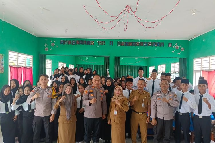 Polisi Masuk Sekolah! Kapolsek Rawa Jitu Selatan Bongkar Rahasia Kepemimpinan bagi Pelajar SMA 1 Rawa Jitu Selatan