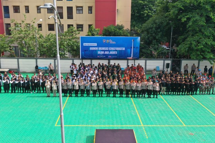 Ratusan Ormas Hadiri Apel Siaga Kamtibmas, Polres Jakbar Ajak Jaga Jakarta Secara Harmonis