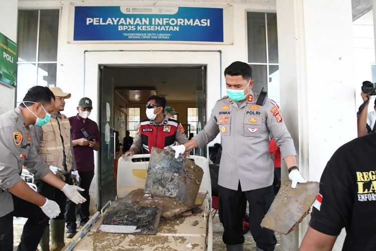 Pasca Banjir Aceh Timur, RS SAAS Peureulak Dipenuhi Material Sisa Arus: Kapolres Turun Tangan Pimpin Gotong Royong