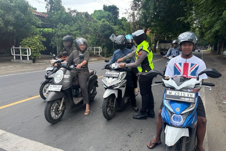 Polantas Menyapa, Satlantas Polres Sumenep Hadirkan Pelayanan Humanis dan Edukatif di Jalan Raya