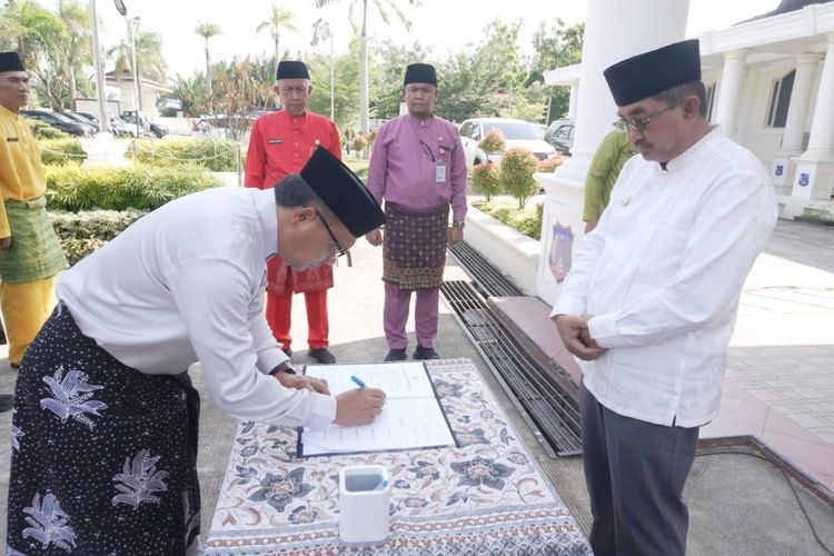 Bupati Anwar Sadat Kukuhkan PNS, PPPK, dan PPPK Paruh Waktu, Tegaskan Komitmen Reformasi Birokrasi