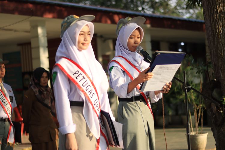 Kabag SDM Polres Langkat Jadi Pembina Upacara di SMA Negeri 1 Stabat, Kapolres Tegaskan Program Pembinaan Pelajar Dilaksanakan hingga Polsek Jajaran