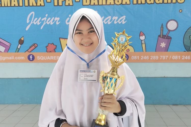 Harumkan Nama Sumenep, Siswi SMP Integral Lukman Hakim Raih Juara Olimpiade Matematika Se-Madura