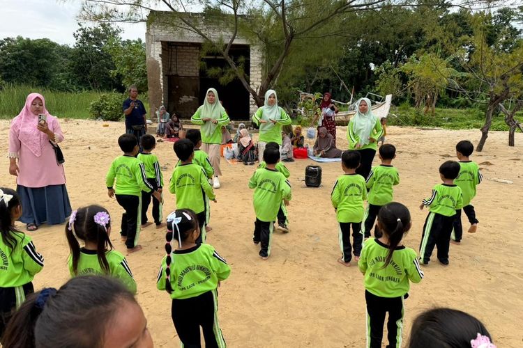 Outbond Edukatif PAUD Mahwil Ummiyah, Ustadzah Alfiah Tanamkan Cinta Wisata Lokal Sejak Dini