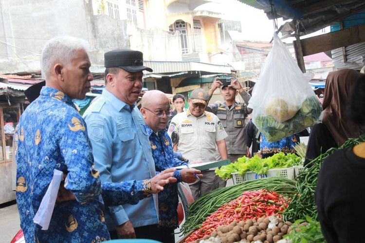 Pastikan Harga Tetap Terkendali, Wabup Katamso Turun Langsung Pantau Pasar Jelang Ramadhan 1447 H